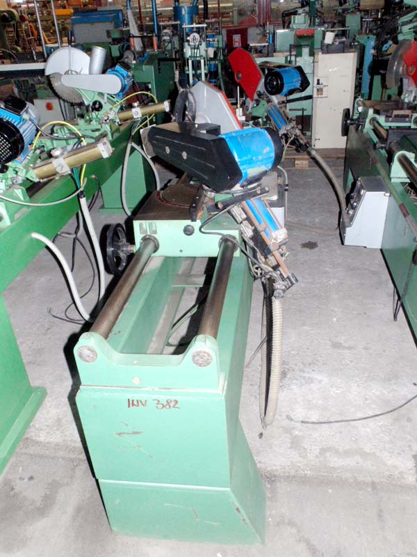 Double miter saw 382
