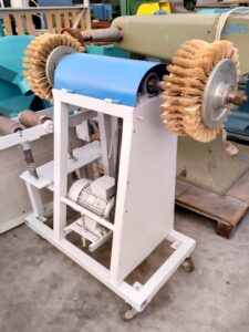 Brush grinding machine