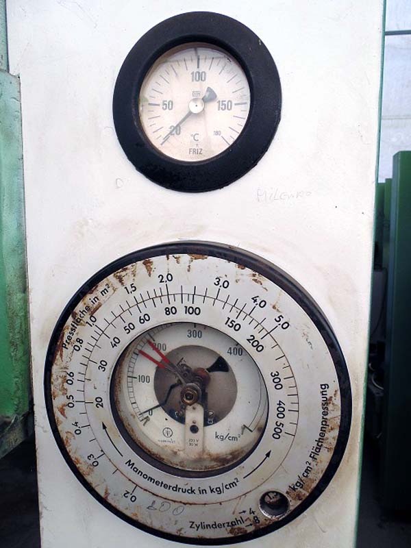Presa za furnir 126A