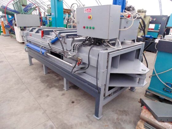 Hydraulic cardboard baler