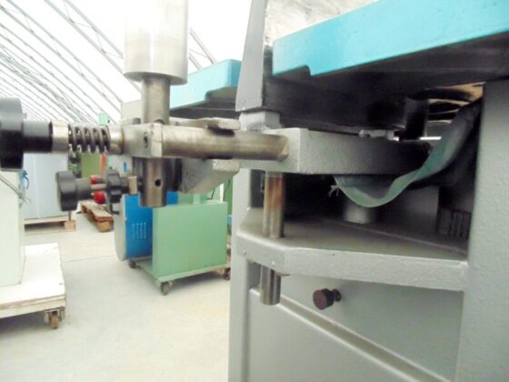Oscilatorna &scaron;mirgl ma&scaron;ina SAMCO LP15