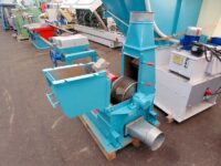 Wood hammer mill crusher