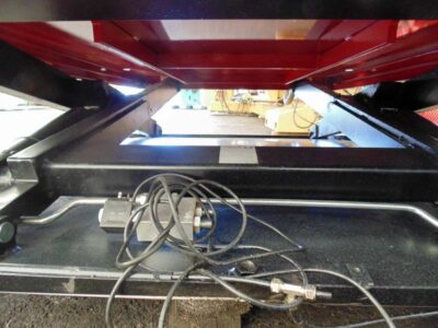 Hydraulic scissor platform