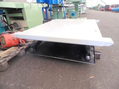Hydraulic scissor platform