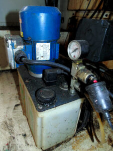 DC motor sa akumulatorom