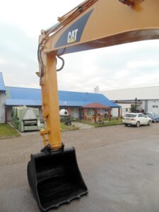 Crawler excavator CAT 320BL