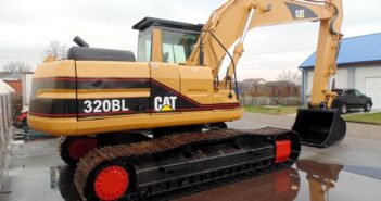 Гусеничный экскаватор CAT 320BL