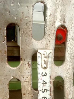 Wood chipper with conveyor