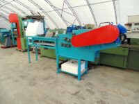 Wood chipper with conveyor Wood chipper with conveyor